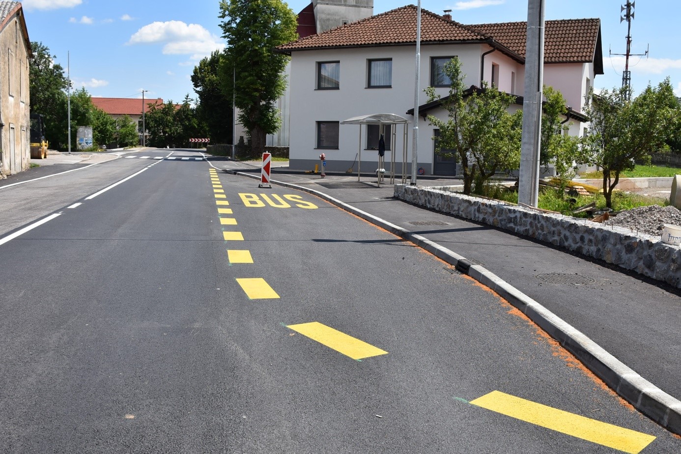 Avtobusno postajali&amp;scaron;če &amp;ndash; smer Ilirska Bistrica.jpg